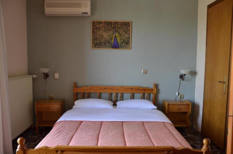 Small Double Room image 3