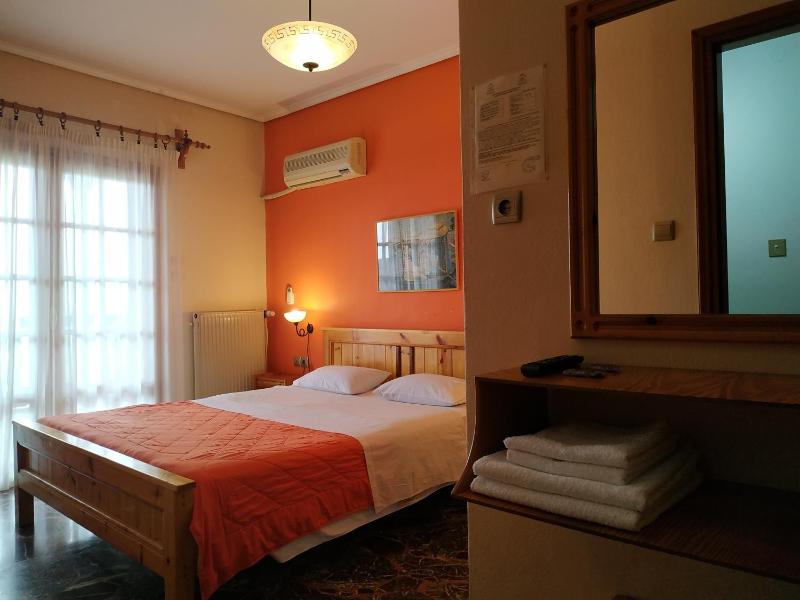 Budget Double Room image 3
