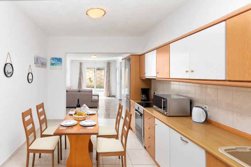 Deluxe three bedroom suite with Private Pool & Pool View image 3
