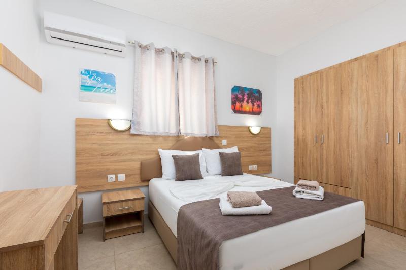 Deluxe three bedroom suite with Private Pool & Pool View image 2