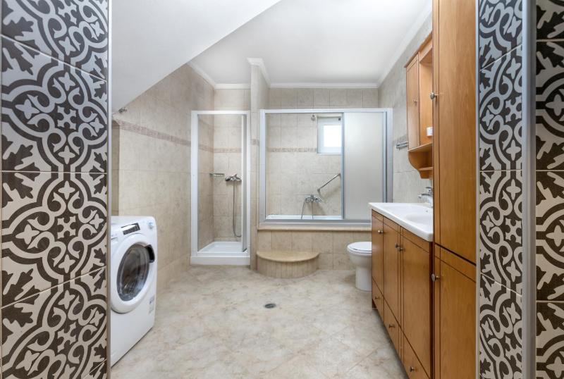 Deluxe three bedroom suite with Private Pool & Pool View image 4