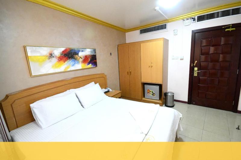 Double Room image 4
