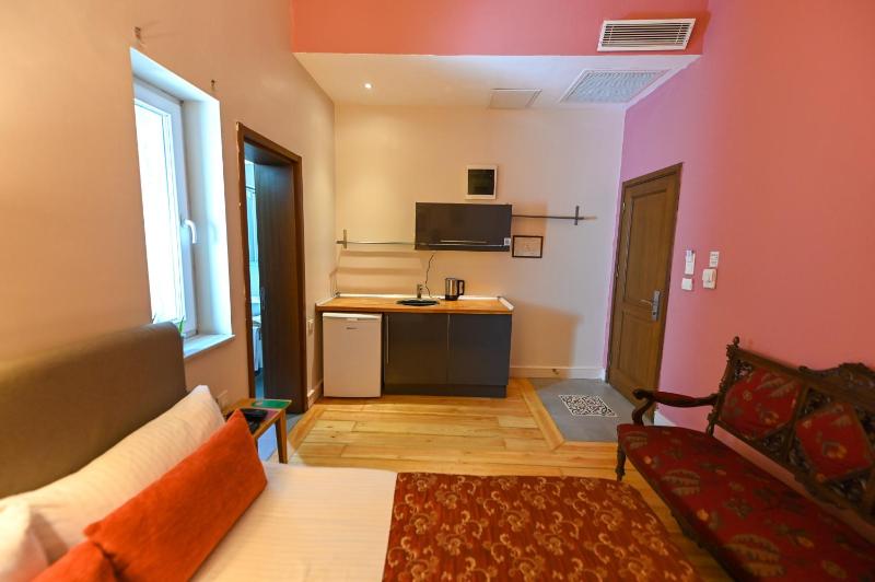 Economy Room (no windows) image 1