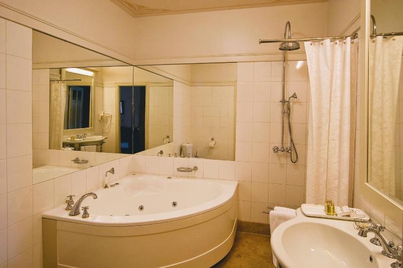 Master´s Floor Mahogany Suite image 2