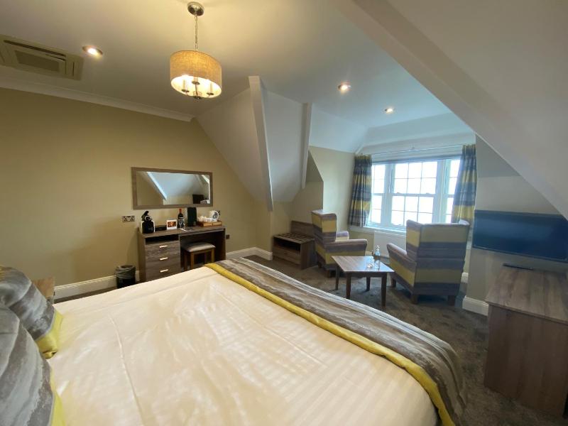 Double Room with Sea View image 3