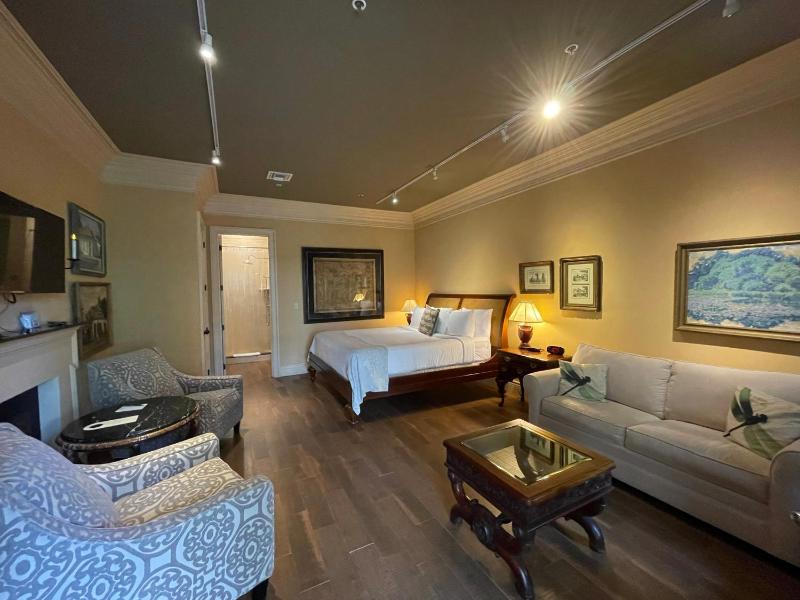 King Room image 3