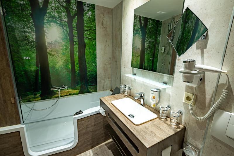 Junior Suite with Balcony image 4