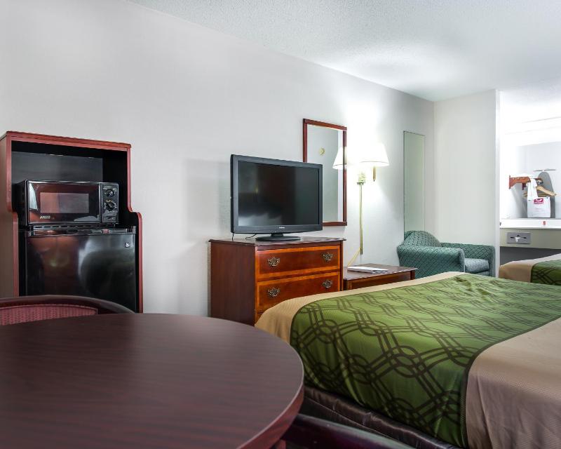 Queen Room - Non-Smoking image 2