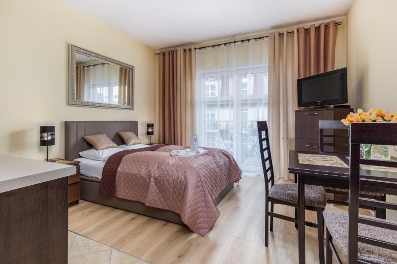 Apartamenty Trzy Korony blisko Plaży by Noclegi Renters - image 10