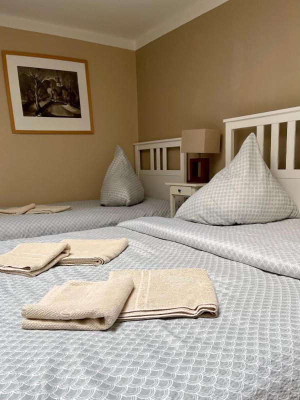One-Bedroom Apartment image 1