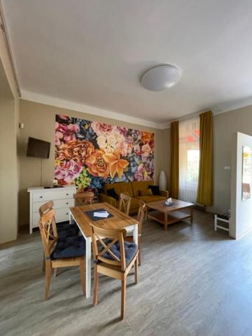 Deluxe Apartment image 1