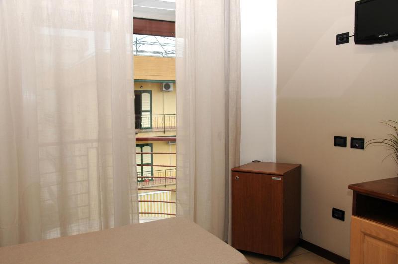 Standard Twin Room image 3