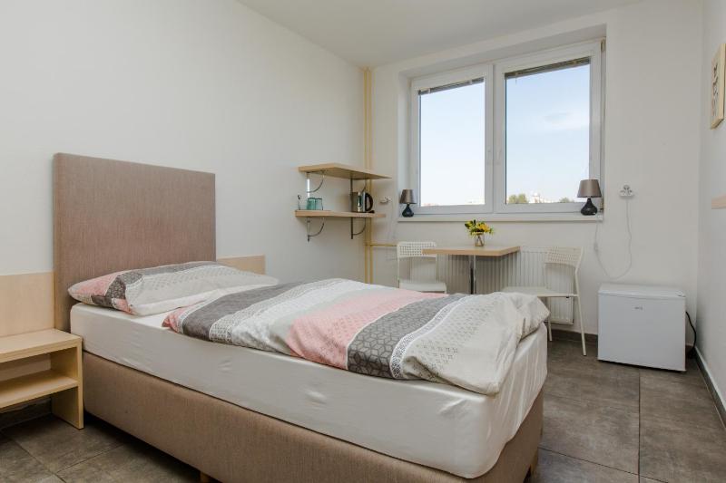 Single Room image 3