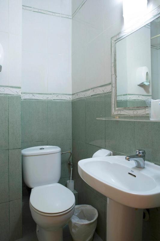 Single Room with Bath image 2