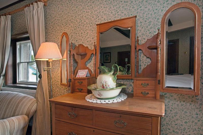 Deluxe Double or Twin Room with River View image 1