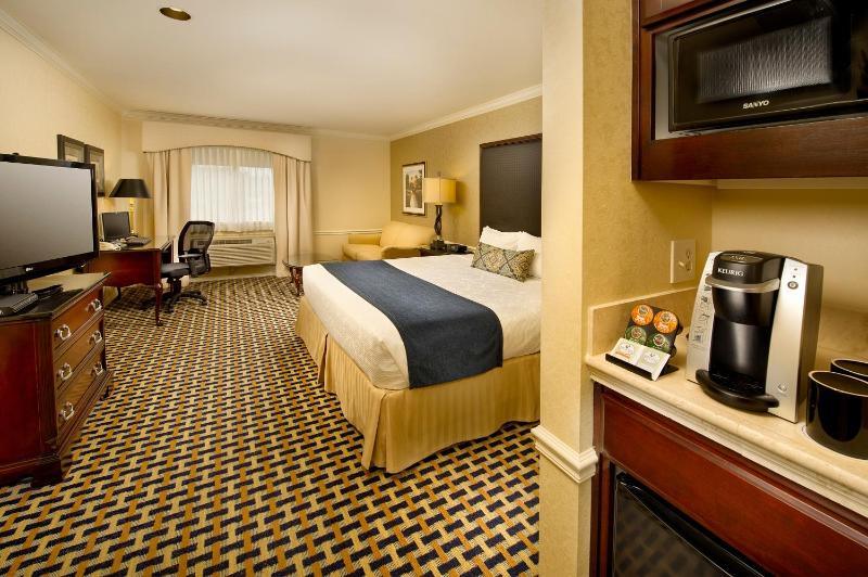 King Suite with Spa Bath - Non Smoking image 4