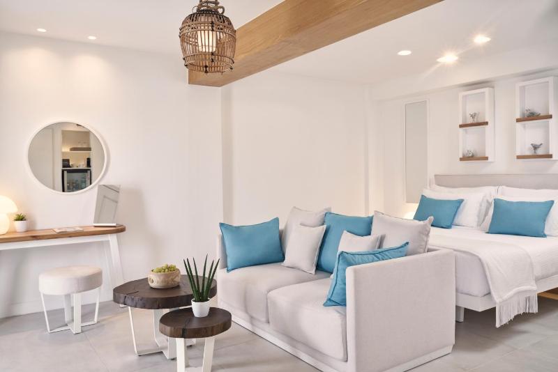 Luxury Suite with Private Pool image 4