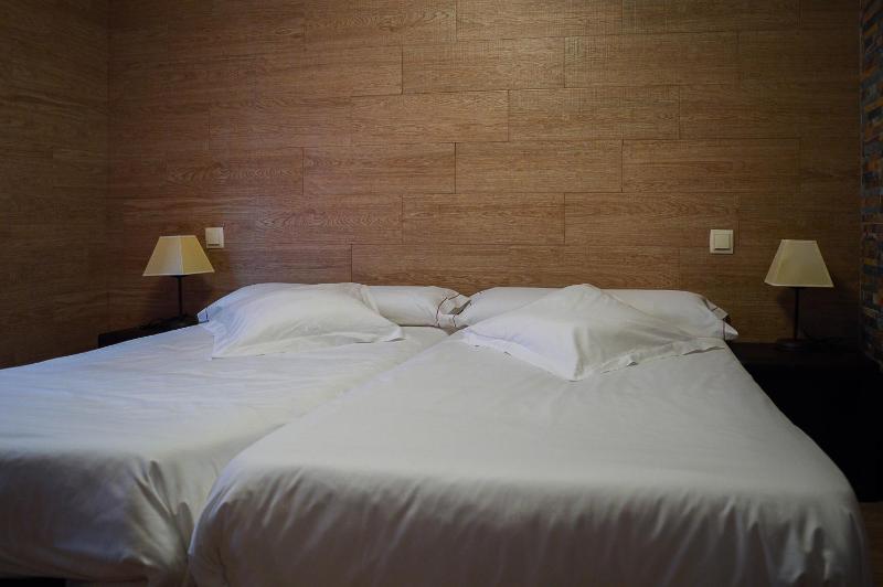 Apartamentos Turísticos Toledo - image 2