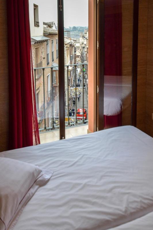 Apartamentos Turísticos Toledo - image 9