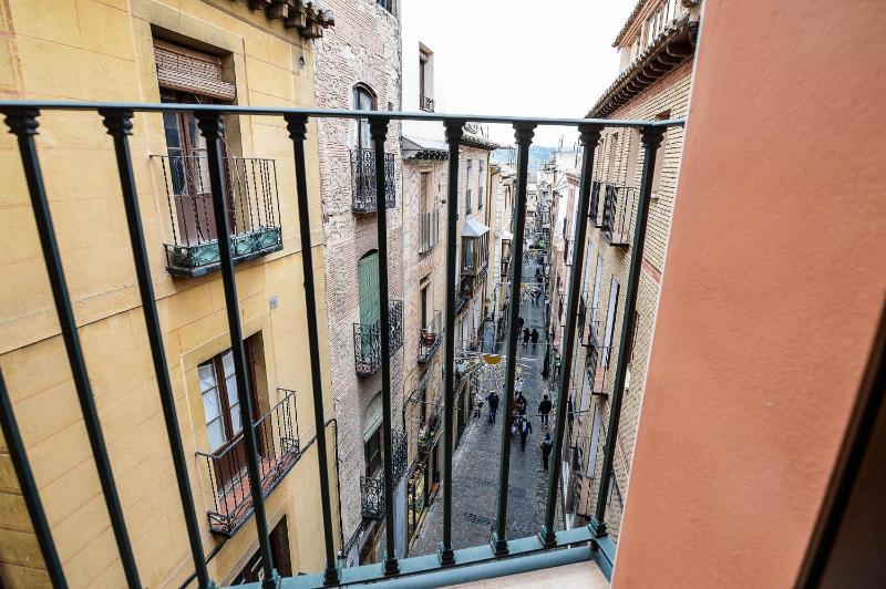 Apartamentos Turísticos Toledo - image 8