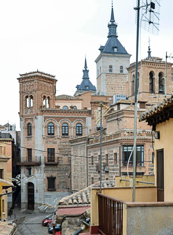 Apartamentos Turísticos Toledo - image 14