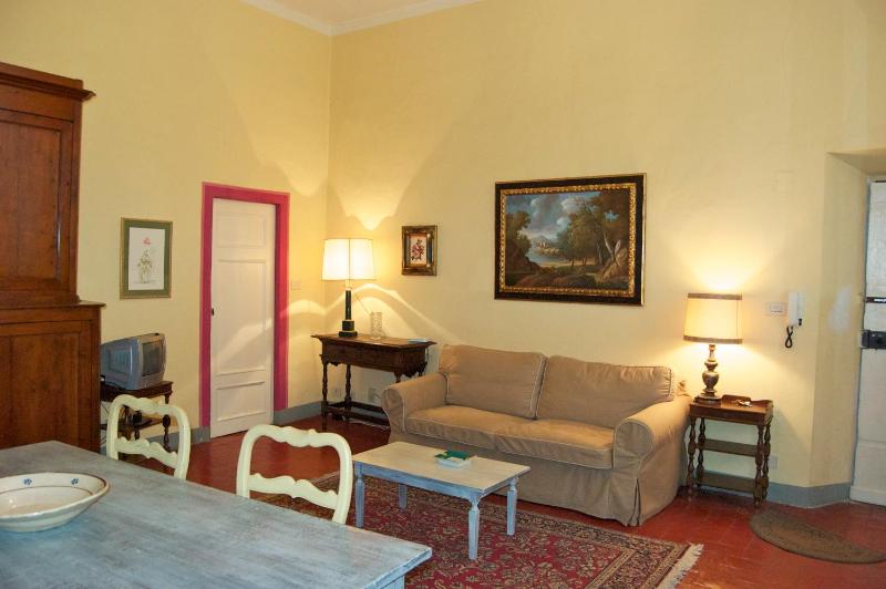 One-Bedroom Apartment image 2