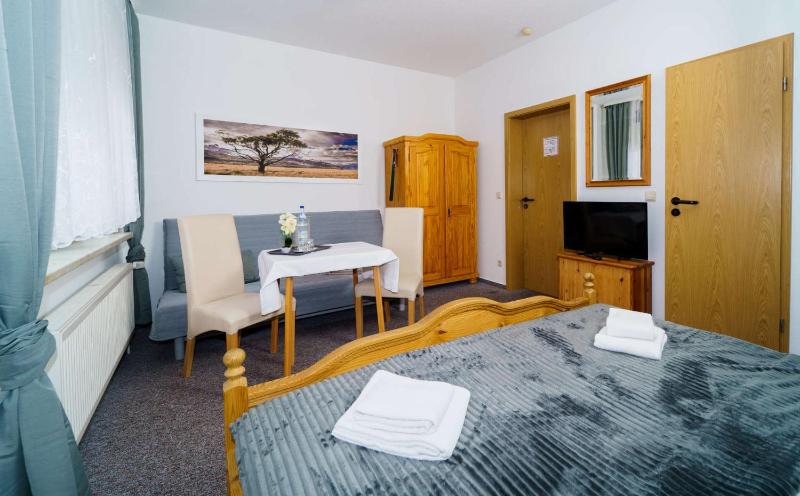 Double Room image 3