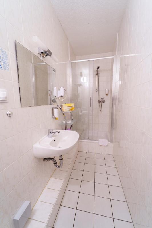 Standard Single Room image 2