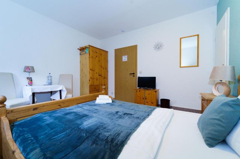 Standard Single Room image 3