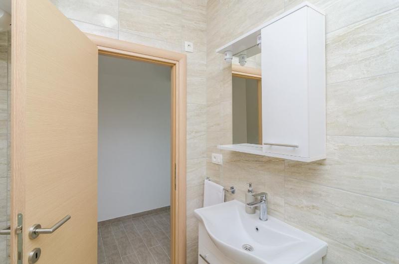 One-Bedroom Apartment with Terrace and Sea View image 2