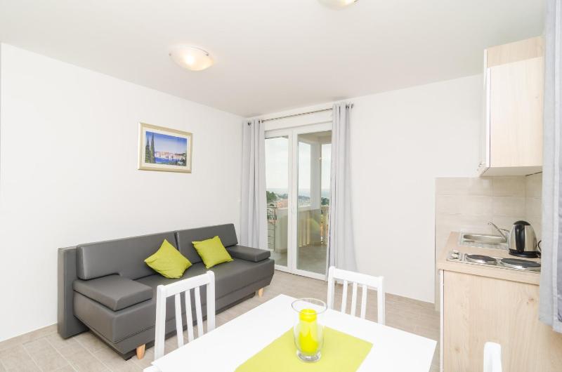 Superior One-Bedroom Apartment with Terrace and Sea View image 4