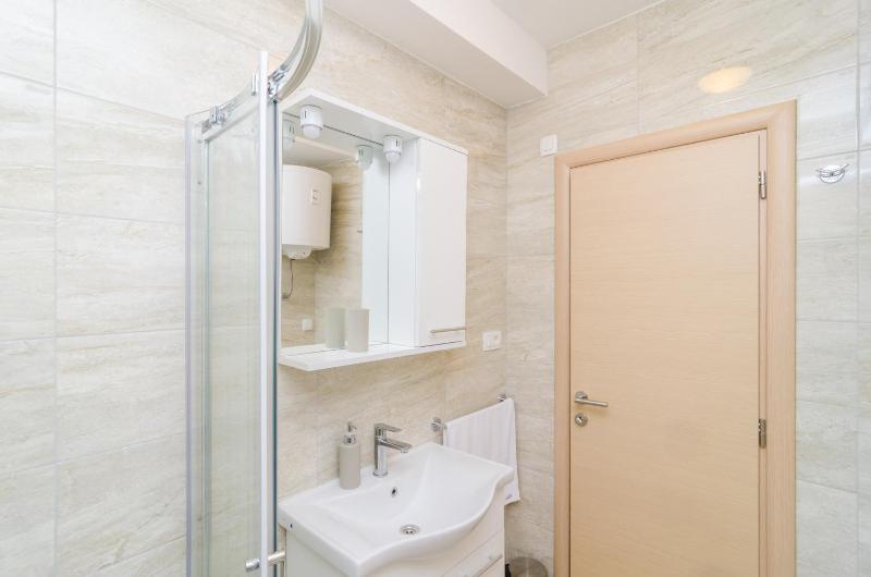 Superior One-Bedroom Apartment with Terrace and Sea View image 2