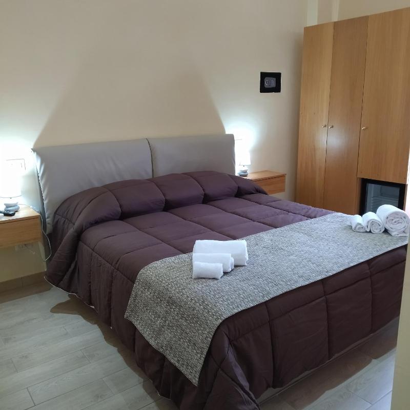 Double Room image 3