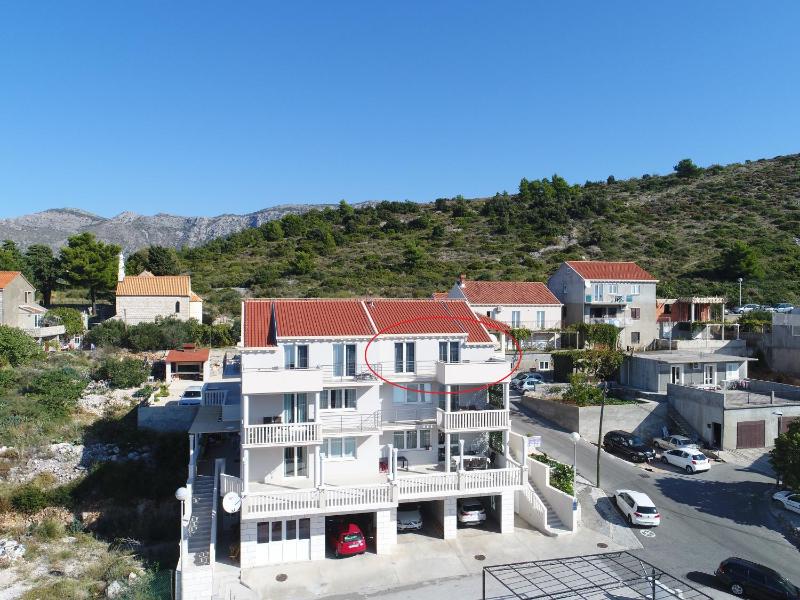 Comfort Two-Bedroom Apartment with Terrace and Sea View image 2