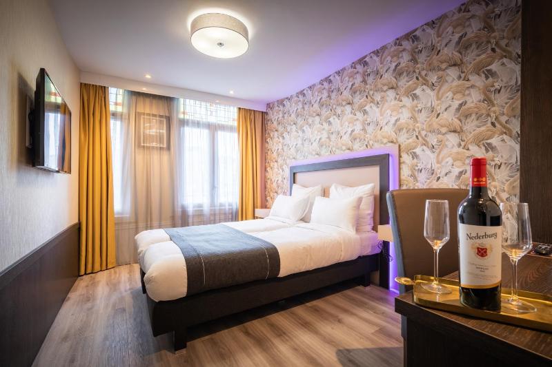 Deluxe Double or Twin Room image 3