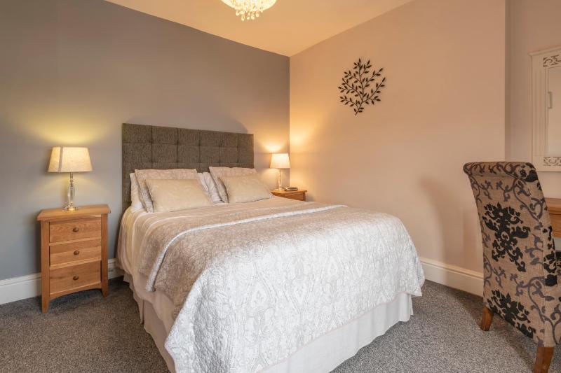 Classic Single Room with Shower image 1