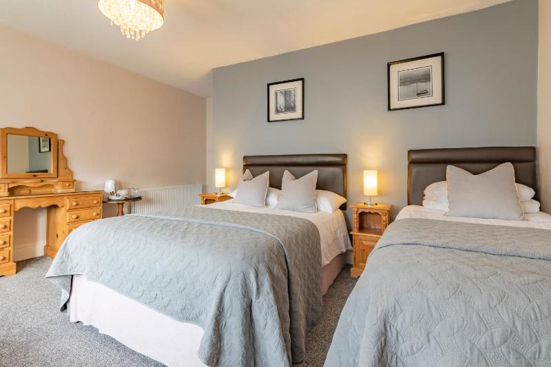 Twin Room image 1
