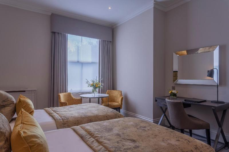 Superior Twin Room image 2