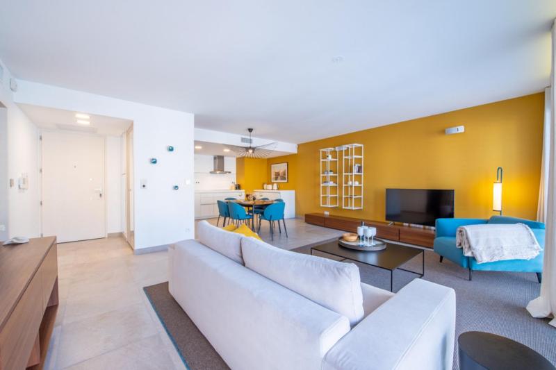 Luxury Apartment In A Residence In Saint Tropez - image 9
