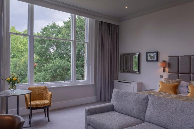 Feature Room image 2