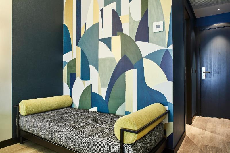 Superior Triple Room image 4