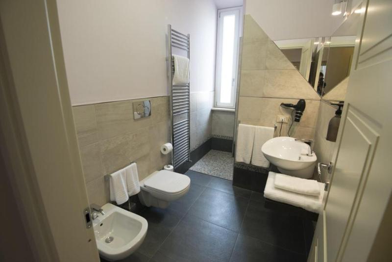 Budget Twin Room image 3
