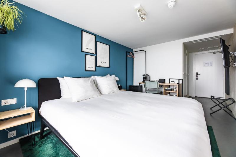 Standard Double Room image 3