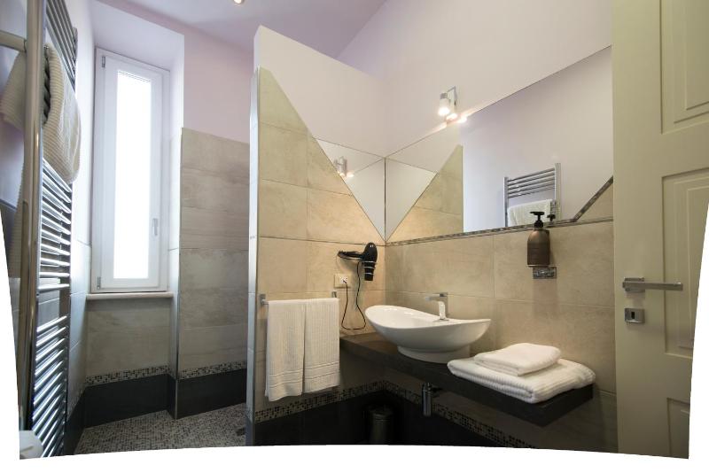 Double Room with Private Bathroom image 1