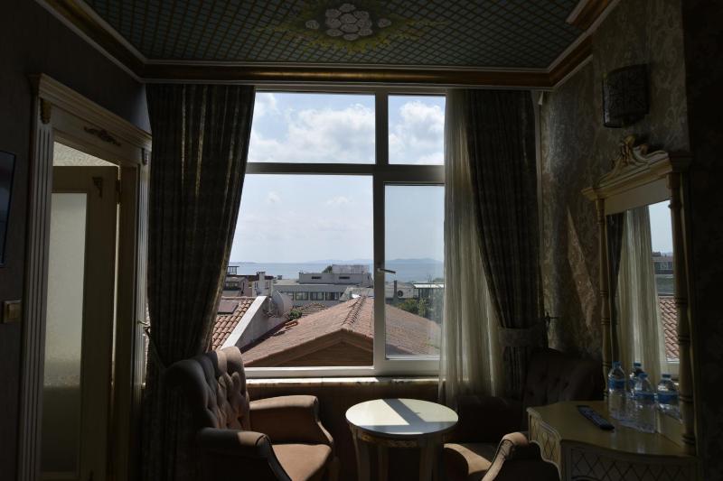 Double or Twin Room with Sea View image 2