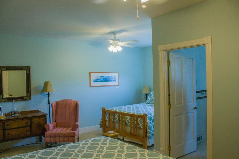 King Suite - 8 image 3