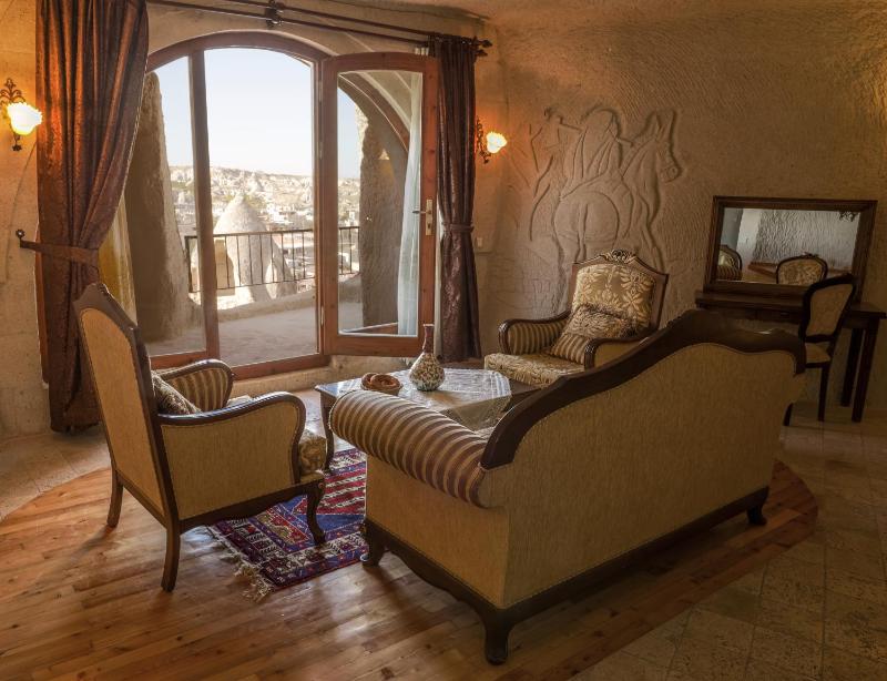 Executive Cave Suite image 3
