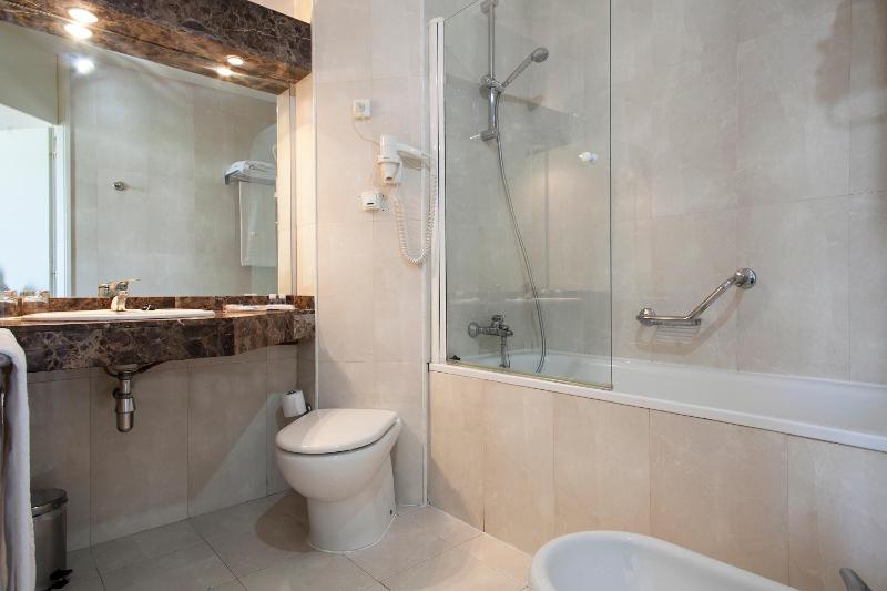 Double Room image 2