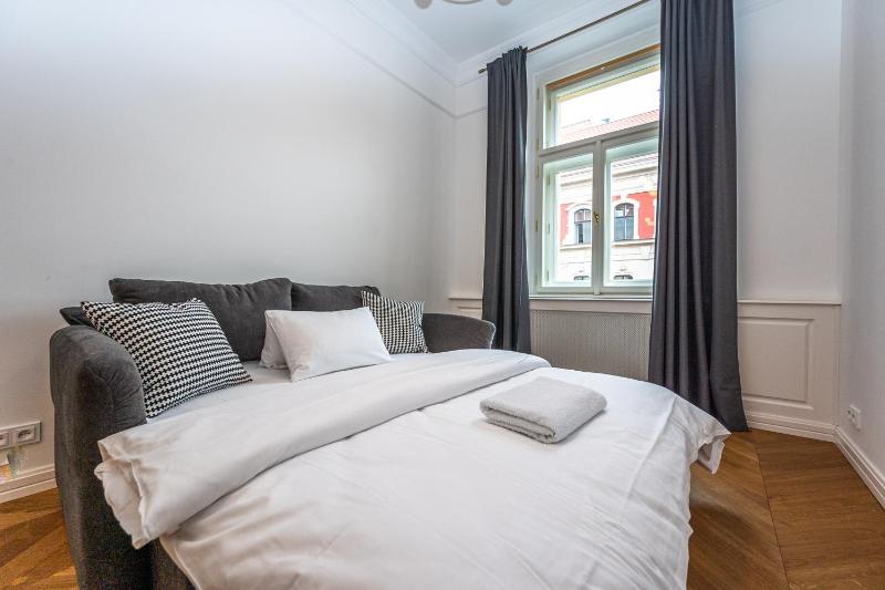 Riverside Two-Bedroom Residence in Central Prague - image 15