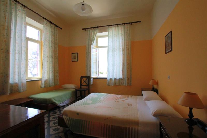 Triple Room with Balcony image 4